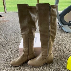 New justfab boots Taupe. Size 6.5